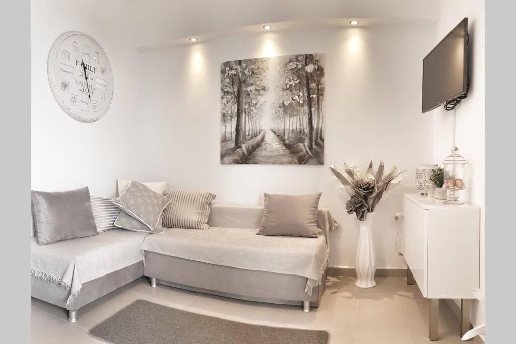 Polychrono New 2 Bedroom Apt. Just By The Sea! Экстерьер фото
